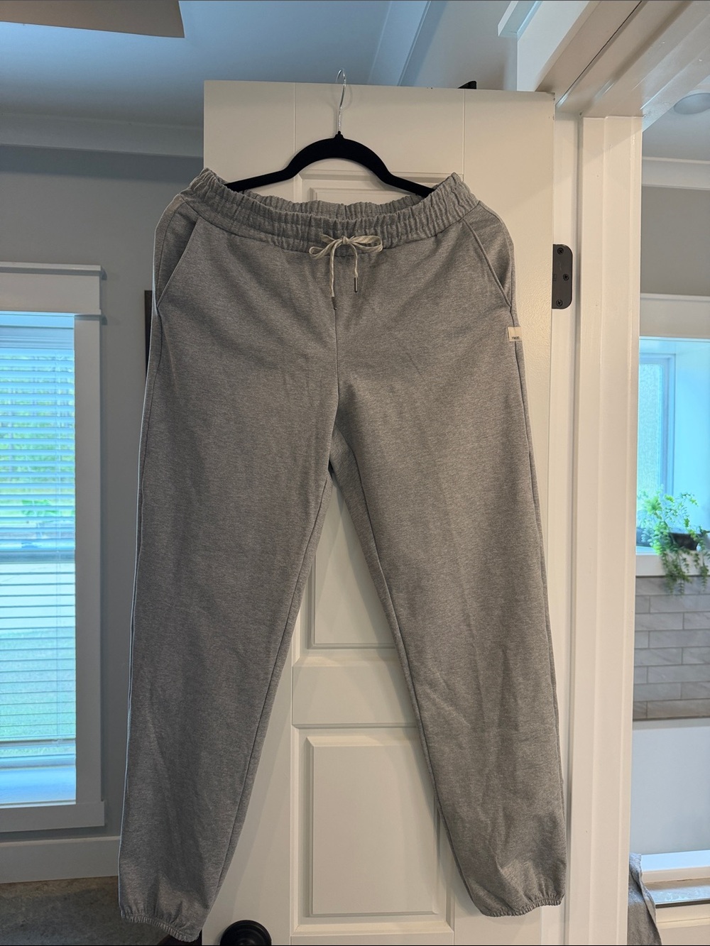Vuori Men's Fleece Lined Performance Joggers NWOT